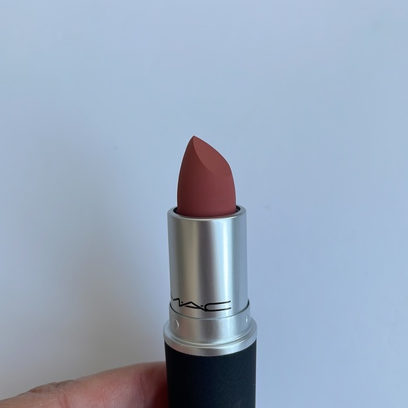 NIB MAC Powder Kiss Lipstick in Mull It Over - Picture 5 of 5